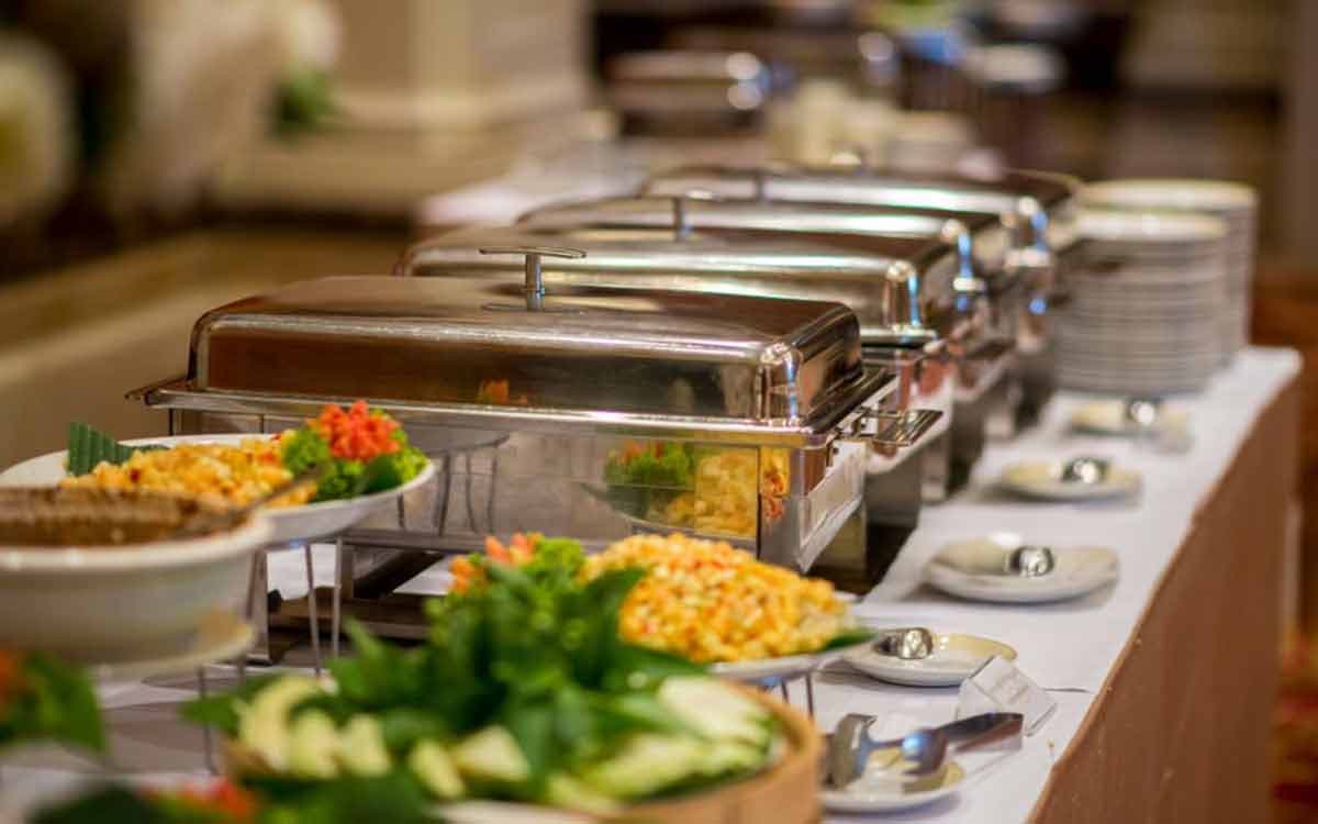 Premium corporate buffet line with chafing dishes of kebabs, curries and rice — corporate catering services in Kolkata by Parsha Caterer